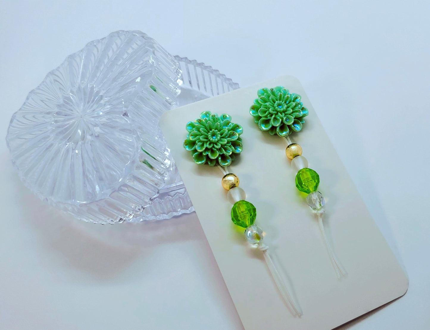 Green Dazzling Flowers